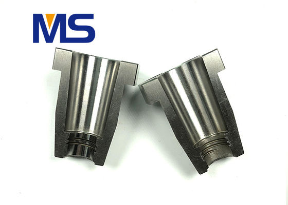 Inserimento di muffe personalizzate. Parti di precisione per lo stampaggio a iniezione.