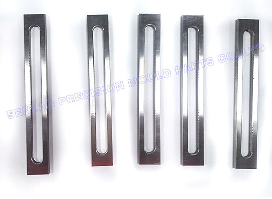 Parti meccanizzate CNC di precisione per l'automotive.