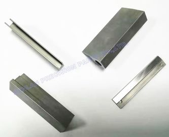 Piccole componenti della perforazione di precisione per le parti d'acciaio timbrate di plastica dello stampaggio ad iniezione