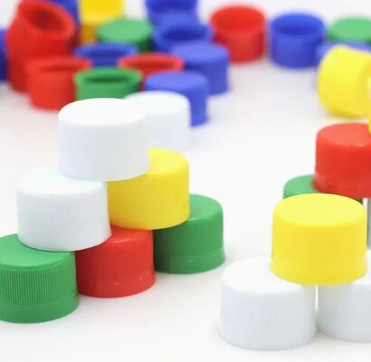 Stampo di iniezione per tappi a multiple cavità per la produzione di tappi per bottiglie di plastica