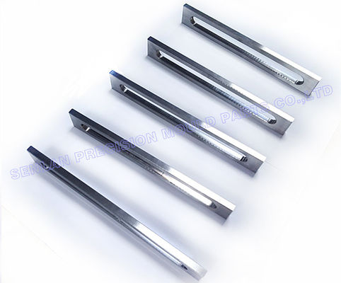 Parti meccanizzate CNC di precisione per l'automotive.