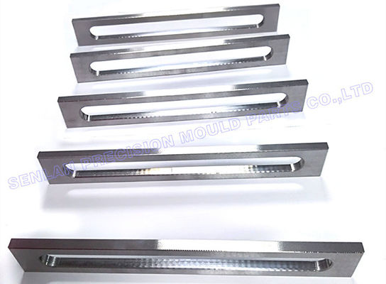 Parti meccanizzate CNC di precisione per l'automotive.