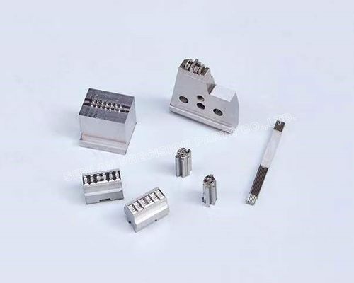ISO 9001 Precision Connector Mold Parts -- Componenti ad alta cavità per elettronica