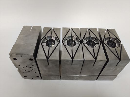 H13 (1.2344) Noci di muffe di precisione Inserti induriti per utensili per iniezione