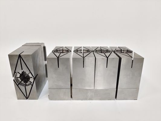 H13 (1.2344) Noci di muffe di precisione Inserti induriti per utensili per iniezione