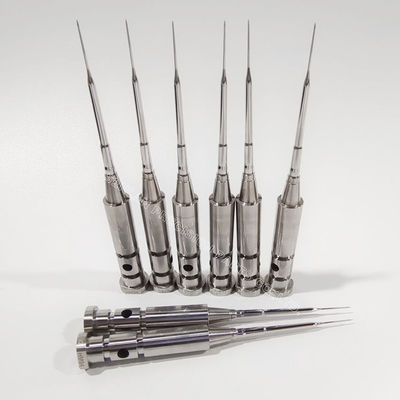 Pini di base per siringhe mediche.