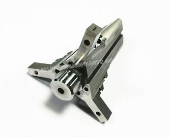La muffa di plastica di Hitachi SKD61 parte il centro pieghevole per lo stampaggio ad iniezione di precisione