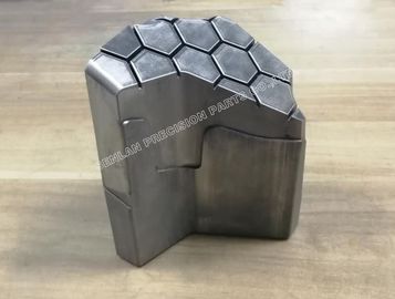 Il centro di plastica della muffa delle parti della muffa di precisione dell'iniezione inserisce la tolleranza +/-0.01mm